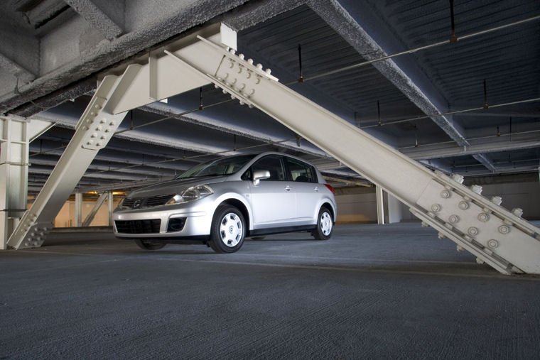2008 Nissan Versa Hatchback Picture
